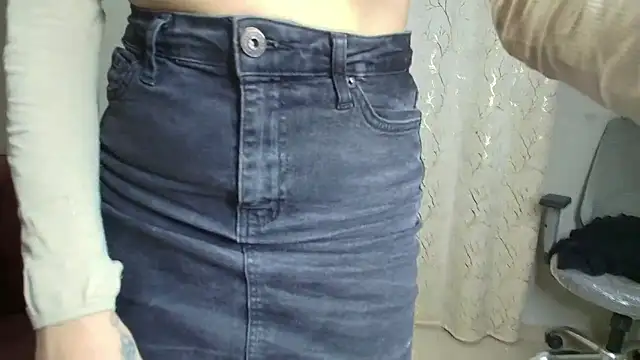 Snapshot of nayra_malhotra chatting on February 16, 10:55 am nayra malhotra online show from February 16, 10:55 am