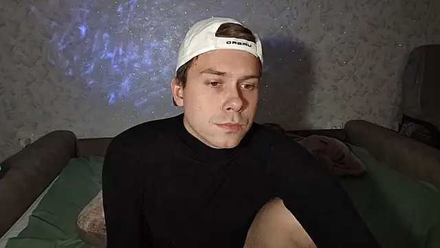 Snapshot of mike_peach chatting on December 9, 12:34 am mike peach online show from December 9, 12:34 am