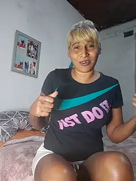 Snapshot of Goodgirlsue_77 chatting on November 30, 6:45 pm Goodgirlsue 77 online show from November 30, 6:45 pm