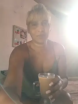 Snapshot of Goodgirlsue_77 chatting on December 5, 4:43 am Goodgirlsue 77 online show from December 5, 4:43 am