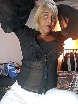 Snapshot of Goodgirlsue_77 chatting on May 10, 12:32 pm Goodgirlsue 77 online show from May 10, 12:32 pm