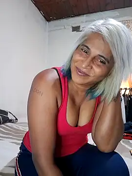 Snapshot of Goodgirlsue_77 chatting on May 16, 5:26 am Goodgirlsue 77 online show from May 16, 5:26 am