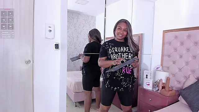 Isla Scott online show from November 10, 11:20 am