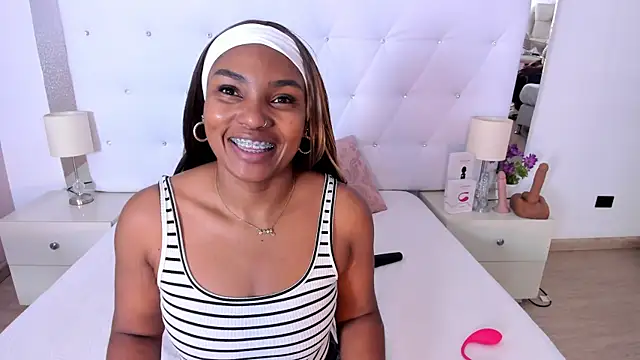 Isla Scott online show from November 14, 11:31 am