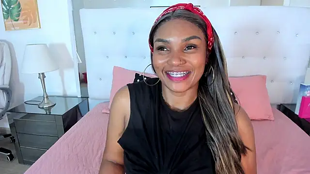 Isla Scott online show from March 4, 11:38 am