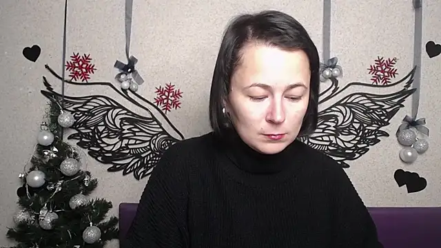 Snapshot of MarieSho chatting on December 14, 7:03 am MarieSho online show from December 14, 7:03 am