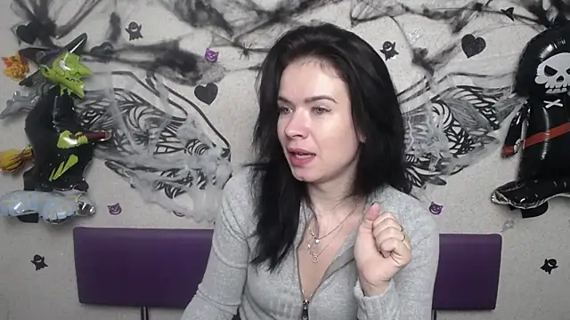 JasmineKouch online show from November 6, 6:20 pm