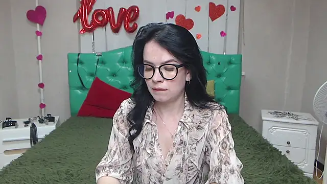 Snapshot of JasmineKouch chatting on May 28, 5:43 pm JasmineKouch online show from May 28, 5:43 pm