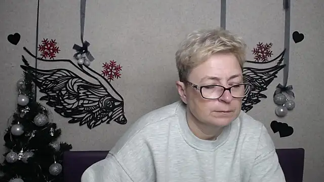 EmiliaGree online show from December 20, 6:04 pm