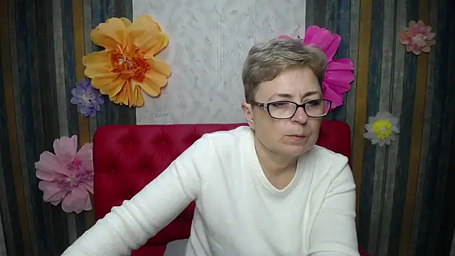 EmiliaGree online show from April 19, 6:10 pm