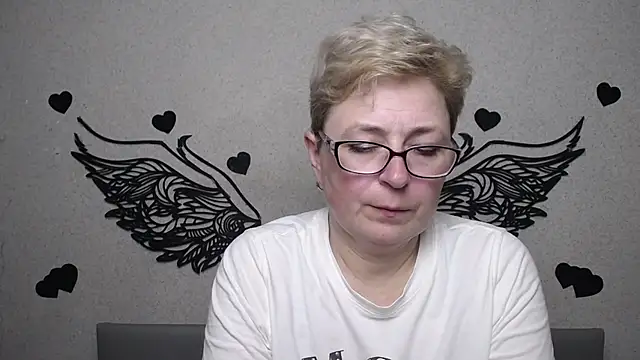 EmiliaGree online show from May 17, 5:20 pm