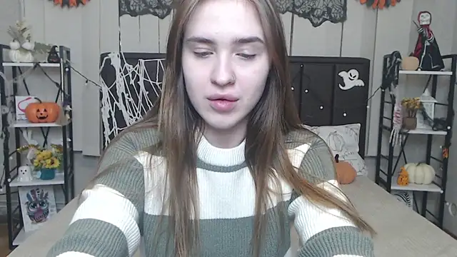 LauraHlot online show from November 12, 6:36 am