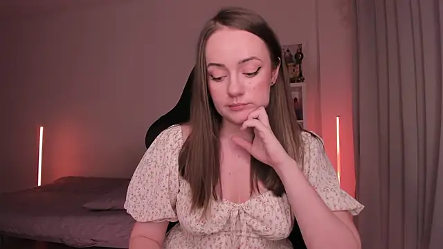 Snapshot of WalkingGirl chatting on January 26, 8:23 pm WalkingGirl online show from January 26, 8:23 pm