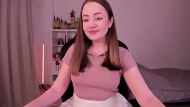 Snapshot of WalkingGirl chatting on February 16, 6:21 pm WalkingGirl online show from February 16, 6:21 pm