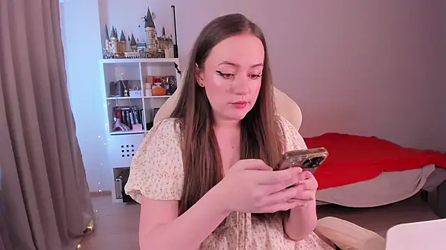 Snapshot of WalkingGirl chatting on October 18, 12:17 pm WalkingGirl online show from October 18, 12:17 pm