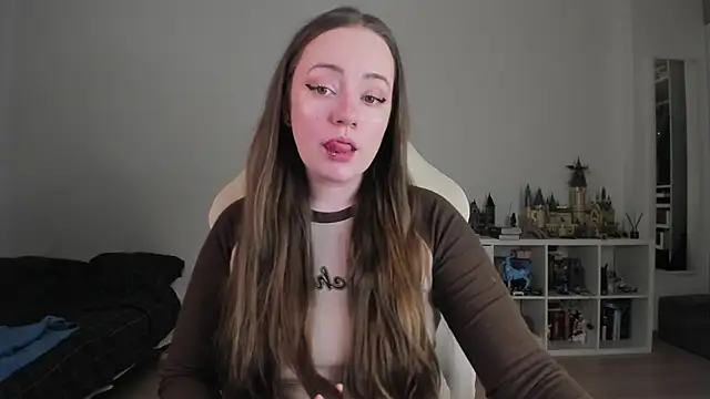 WalkingGirl online show from February 11, 11:32 pm