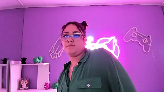 Camiila Osorio online show from November 6, 7:26 pm