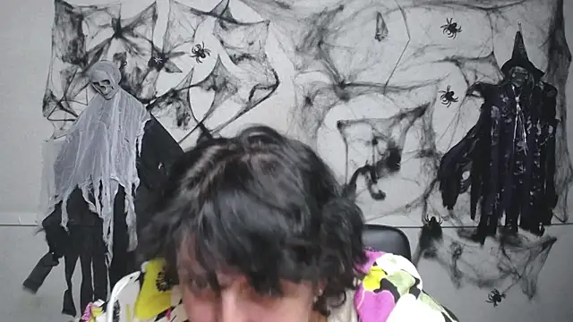 LuciaMii online show from November 15, 6:15 pm