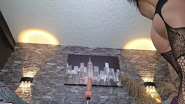 anellejones online show from October 24, 3:58 am