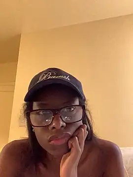 Snapshot of weeklyrush28 chatting on March 11, 2:12 pm weeklyrush28 online show from March 11, 2:12 pm