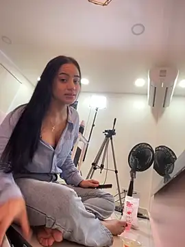 ariel jonees online show from November 24, 5:12 pm