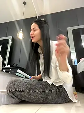 ariel jonees online show from December 15, 3:05 pm