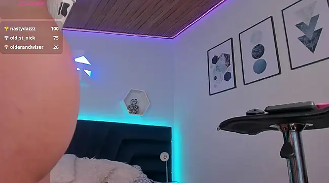 Snapshot of _gia_rose chatting on February 4, 8:59 pm gia rose online show from February 4, 8:59 pm