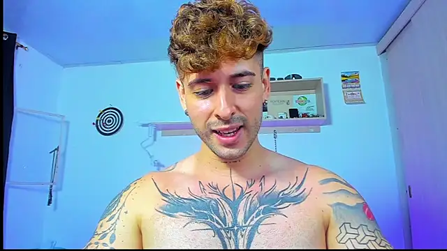 Snapshot of Ares_blue chatting on May 15, 2:24 pm Ares blue online show from May 15, 2:24 pm