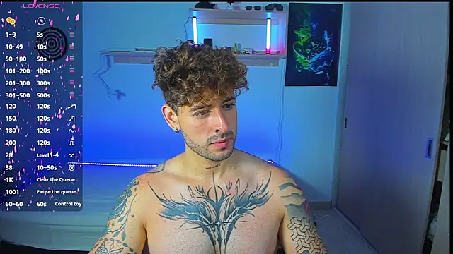 Snapshot of Ares_blue chatting on June 3, 3:06 pm Ares blue online show from June 3, 3:06 pm