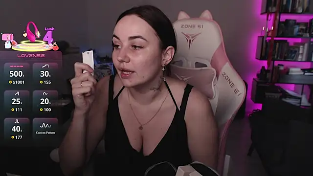Snapshot of SexyWitch_666 chatting on July 21, 6:49 am SexyWitch 666 online show from July 21, 6:49 am