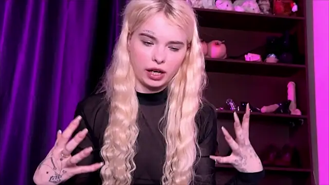 MisssLola online show from January 7, 5:20 pm