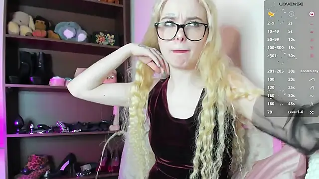 MisssLola online show from February 11, 1:20 pm