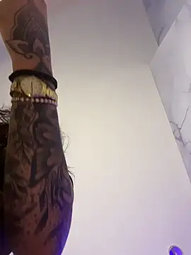 kiim taaylor online show from November 21, 7:45 pm