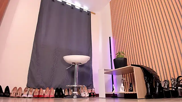 Snapshot of Sali_g chatting on March 9, 4:33 pm Sali g online show from March 9, 4:33 pm