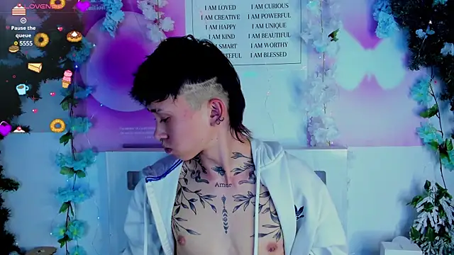 Snapshot of juniior_2311_ chatting on January 29, 1:27 am juniior 2311 online show from January 29, 1:27 am