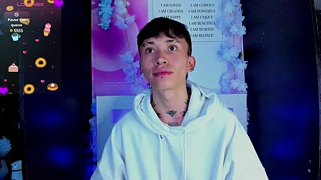 Snapshot of juniior_2311_ chatting on February 15, 7:28 pm juniior 2311 online show from February 15, 7:28 pm