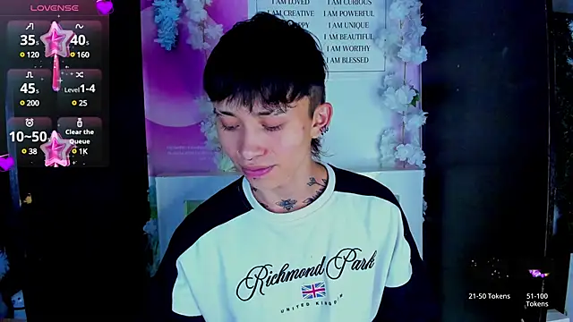 Snapshot of juniior_2311_ chatting on February 18, 8:25 pm juniior 2311 online show from February 18, 8:25 pm