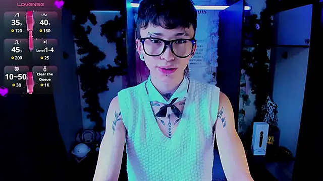 Snapshot of juniior_2311_ chatting on February 19, 4:22 pm juniior 2311 online show from February 19, 4:22 pm