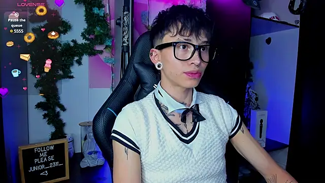 Snapshot of juniior_2311_ chatting on March 19, 8:54 pm juniior 2311 online show from March 19, 8:54 pm