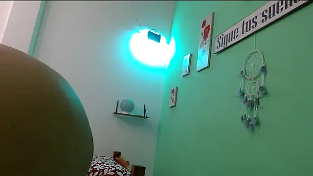 evaleribigtits18 online show from April 27, 1:36 am