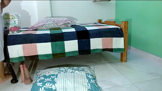 Snapshot of evaleribigtits18 chatting on June 22, 1:18 am evaleribigtits18 online show from June 22, 1:18 am