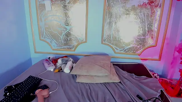 Snapshot of melaniecooperr chatting on December 15, 1:59 pm melaniecooperr online show from December 15, 1:59 pm