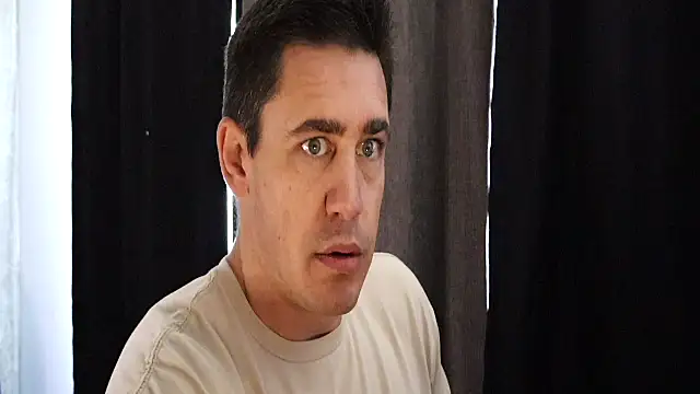 Snapshot of DamienSliick chatting on May 7, 7:19 pm DamienSliick online show from May 7, 7:19 pm