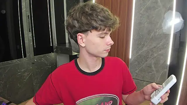 Snapshot of calvin_love_you chatting on March 29, 5:13 pm calvin love you online show from March 29, 5:13 pm