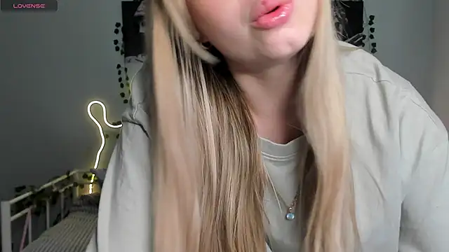 Snapshot of Melissa_babs chatting on December 23, 5:28 am Melissa babs online show from December 23, 5:28 am