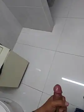 Snapshot of eselacheg chatting on December 21, 2:57 pm eselacheg online show from December 21, 2:57 pm