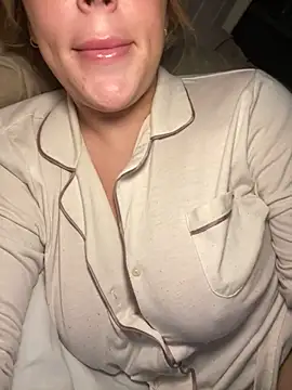 Snapshot of lilylush24 chatting on January 15, 10:35 pm lilylush24 online show from January 15, 10:35 pm