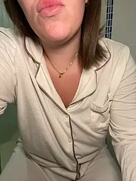 Snapshot of lilylush24 chatting on February 26, 5:17 pm lilylush24 online show from February 26, 5:17 pm