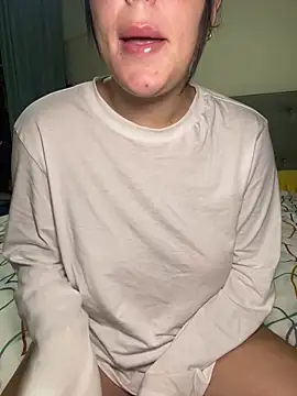 Snapshot of lilylush24 chatting on March 23, 5:21 am lilylush24 online show from March 23, 5:21 am