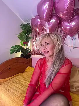 Snapshot of KelliRaid chatting on February 11, 7:54 am KelliRaid online show from February 11, 7:54 am